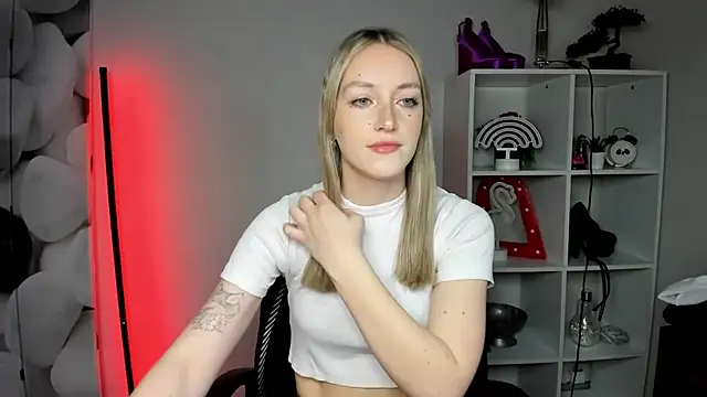 EvelynBlond online show from February 13, 2026, 10:22 am