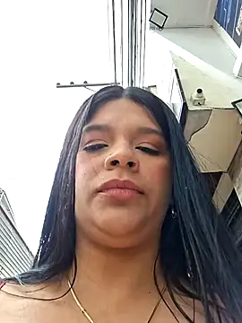 Layla-daring online show from December 5, 2025, 6:15 pm