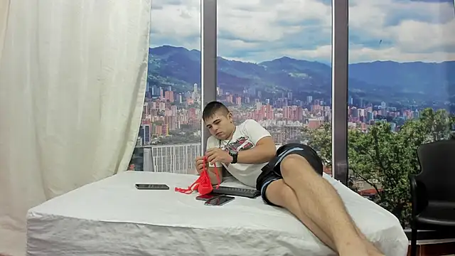 SabrinaAndEddy online show from April 17, 2026, 8:34 pm