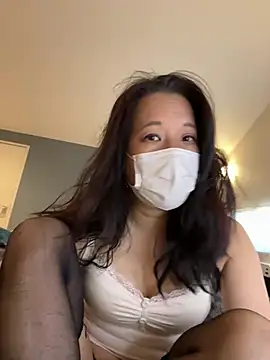 nana na425 online show from April 17, 2026, 12:24 am