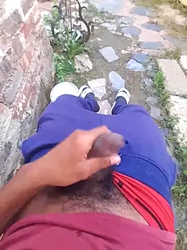 Eezxxx online show from April 4, 2026, 3:53 pm