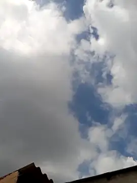 Eezxxx online show from April 12, 2026, 9:14 am