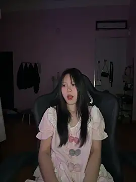 Snapshot of Kiee-lee chatting on May 18, 2026, 6:36 pm Kiee-lee online show from May 18, 2026, 6:36 pm