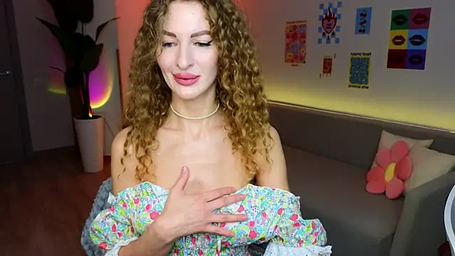 Anna  Herrera online show from April 1, 2026, 9:45 pm