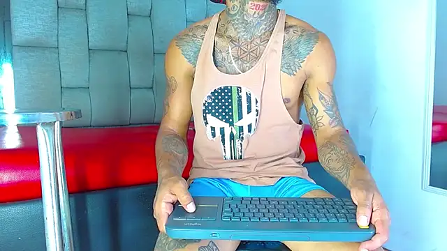 Hot Latino x online show from March 18, 2026, 7:17 pm