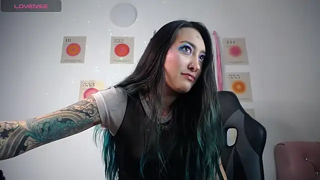 LunaAponte online show from February 21, 2026, 3:40 am