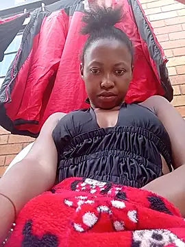 Sweethoneypot25 online show from May 18, 2026, 12:55 pm