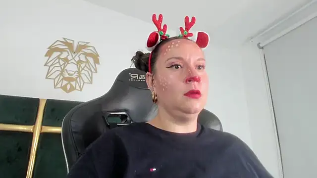 Sophiie Rouse  online show from December 2, 2025, 2:28 am