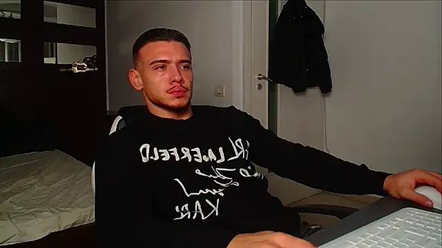 ElijahThorne online show from November 29, 2025, 5:32 am