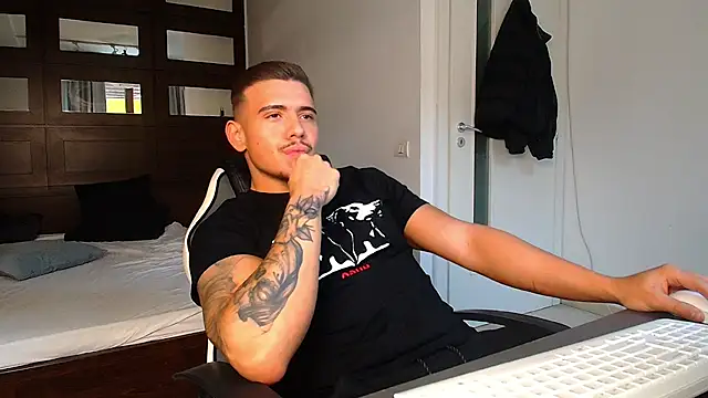 Snapshot of ElijahThorne chatting on February 19, 2026, 10:22 am ElijahThorne online show from February 19, 2026, 10:22 am