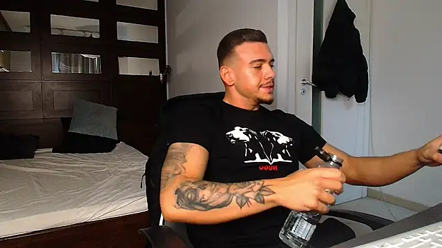 Snapshot of ElijahThorne chatting on February 25, 2026, 10:14 am ElijahThorne online show from February 25, 2026, 10:14 am