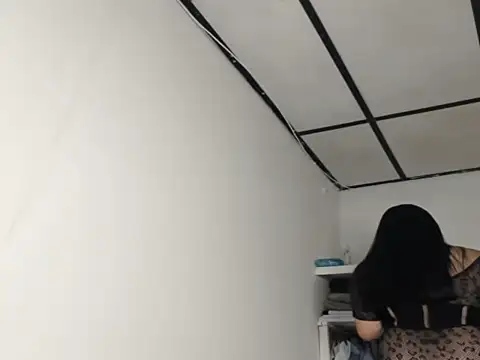 kira-stormm online show from February 19, 2026, 9:33 pm