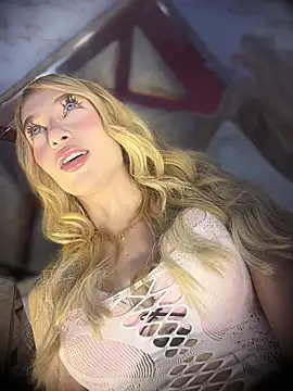 valeryfox   online show from March 28, 2026, 11:59 pm