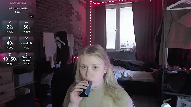 mollydollka online show from November 24, 2025, 7:30 am