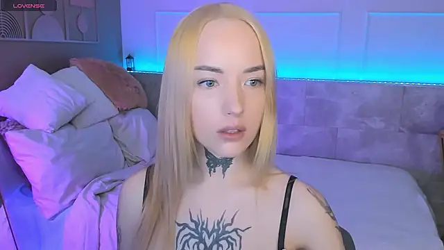 Snapshot of MarquiseMuse chatting on February 15, 2026, 6:32 am MarquiseMuse online show from February 15, 2026, 6:32 am