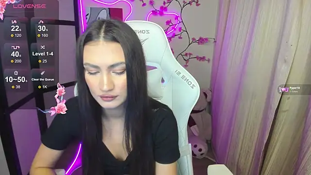 Snapshot of AdeleLuu chatting on November 25, 2025, 1:38 am AdeleLuu online show from November 25, 2025, 1:38 am