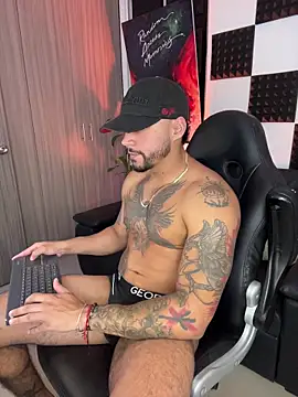 NikoHank online show from November 25, 2025, 4:23 am