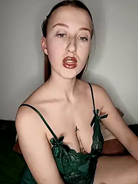 Susiee Redd online show from April 16, 2026, 8:42 pm