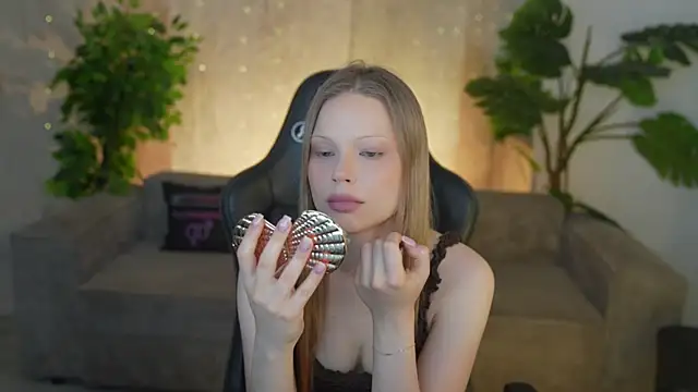Snapshot of Charlotte_Dreams chatting on June 27, 2026, 10:31 am Charlotte Dreams online show from June 27, 2026, 10:31 am
