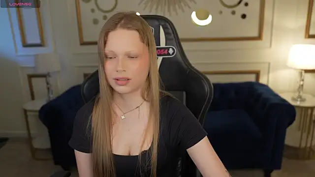 Snapshot of Charlotte_Dreams chatting on June 30, 2026, 3:35 pm Charlotte Dreams online show from June 30, 2026, 3:35 pm