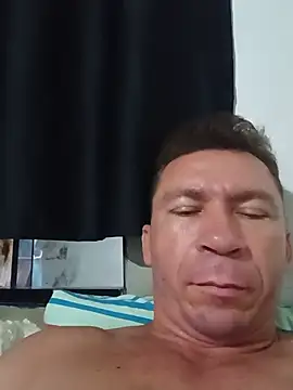 RobertoLuiz84 online show from June 4, 2026, 11:11 pm