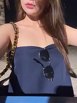 Queen-of-Love online show from April 3, 2026, 12:03 pm