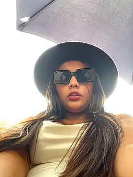 noa harper online show from November 25, 2025, 1:33 pm