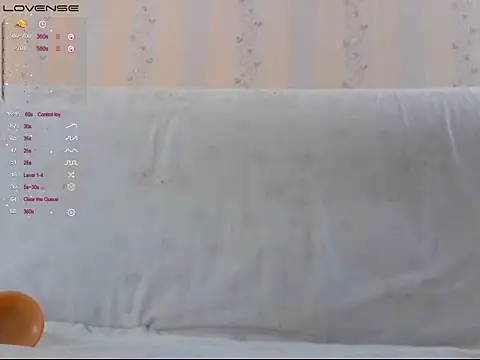 LustfulSarah online show from September 19, 2025, 2:40 pm