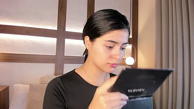 SarhaVega online show from March 28, 2026, 12:49 pm