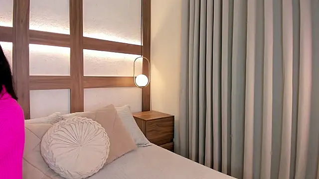 SarhaVega online show from April 5, 2026, 2:03 pm