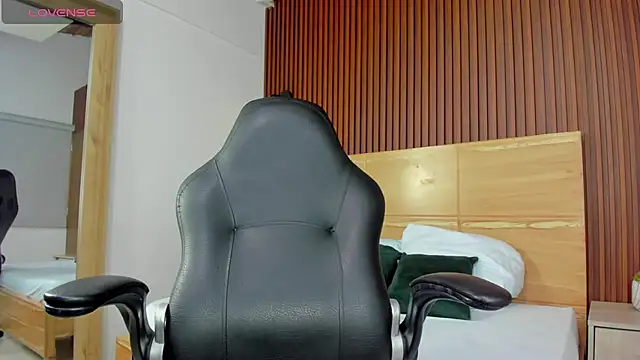 zully28  online show from November 27, 2025, 12:07 pm