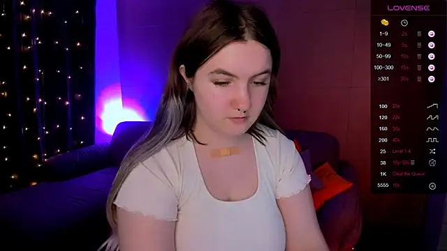 lovelyy julia online show from March 16, 2026, 8:18 am