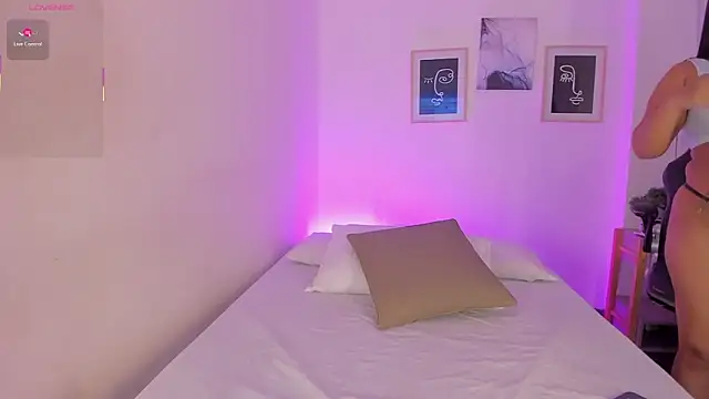 alejandrarojas  online show from February 24, 2026, 12:03 pm