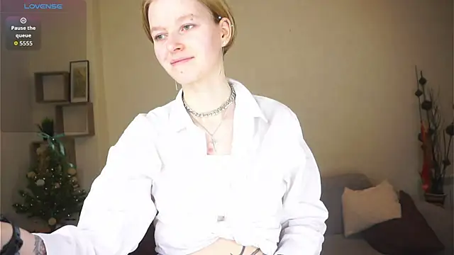 ToyaPletz online show from April 18, 2026, 8:09 pm