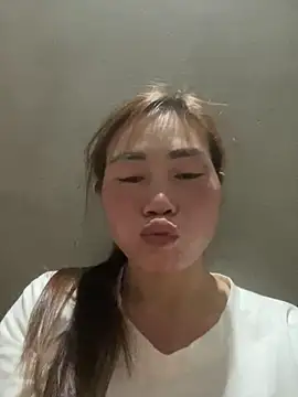 Snapshot of meganmeo chatting on February 15, 2026, 4:14 pm meganmeo online show from February 15, 2026, 4:14 pm