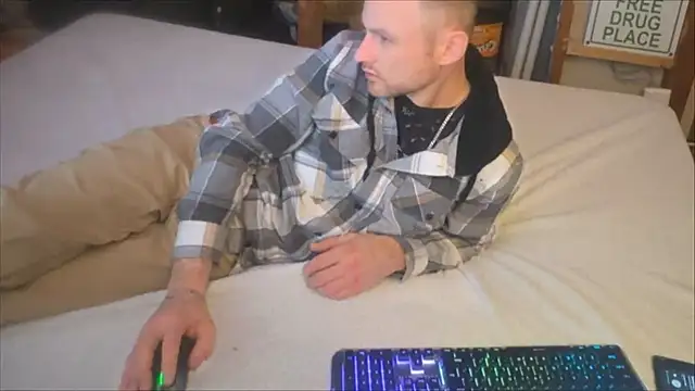 famous1tad online show from December 23, 2025, 8:45 am