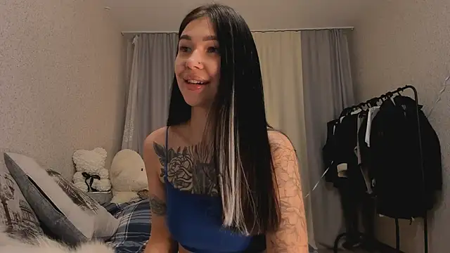 SakuraVibe online show from November 28, 2025, 3:47 pm