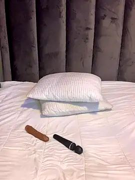 Snapshot of cuddlegiantbear chatting on November 26, 2025, 4:13 am cuddlegiantbear online show from November 26, 2025, 4:13 am