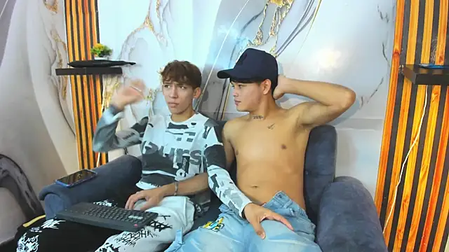 Alex LatinBoy18 online show from December 1, 2025, 12:10 pm