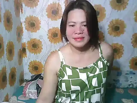 Smilinglovely online show from February 13, 2026, 1:29 pm