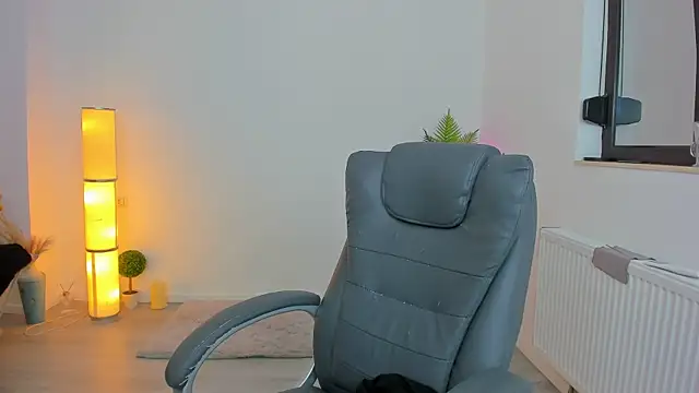 Snapshot of Serennax chatting on November 29, 2025, 4:48 am Serennax online show from November 29, 2025, 4:48 am