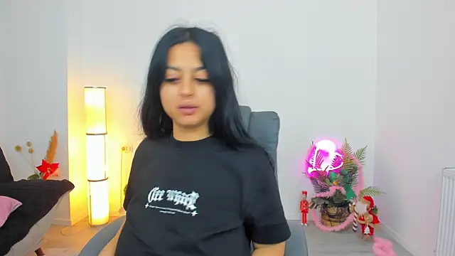 Snapshot of Serennax chatting on December 2, 2025, 5:13 am Serennax online show from December 2, 2025, 5:13 am