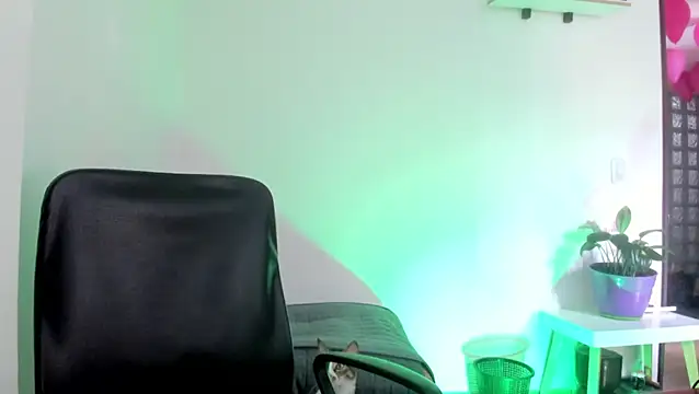 MaddieHunter online show from February 2, 2026, 2:49 pm