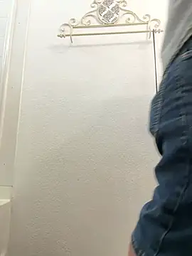 2addictivelyhorny online show from April 15, 2026, 8:20 pm