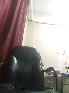 LovelyHughes online show from April 21, 2026, 11:51 pm