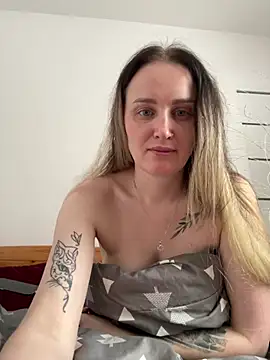 Snapshot of TomilaSi chatting on January 16, 2026, 12:20 pm TomilaSi online show from January 16, 2026, 12:20 pm