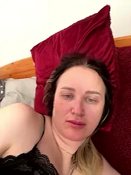 Snapshot of TomilaSi chatting on January 18, 2026, 12:31 pm TomilaSi online show from January 18, 2026, 12:31 pm