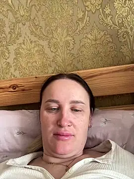 Snapshot of TomilaSi chatting on February 3, 2026, 10:42 am TomilaSi online show from February 3, 2026, 10:42 am