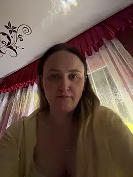 Snapshot of TomilaSi chatting on February 3, 2026, 11:21 pm TomilaSi online show from February 3, 2026, 11:21 pm