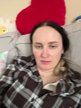 Snapshot of TomilaSi chatting on February 5, 2026, 10:42 am TomilaSi online show from February 5, 2026, 10:42 am